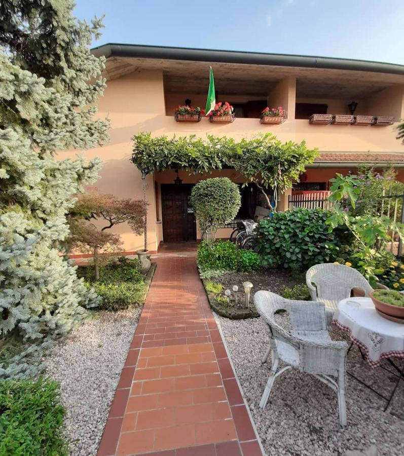 B&B L'Isola Di Casa Brembate Exterior photo